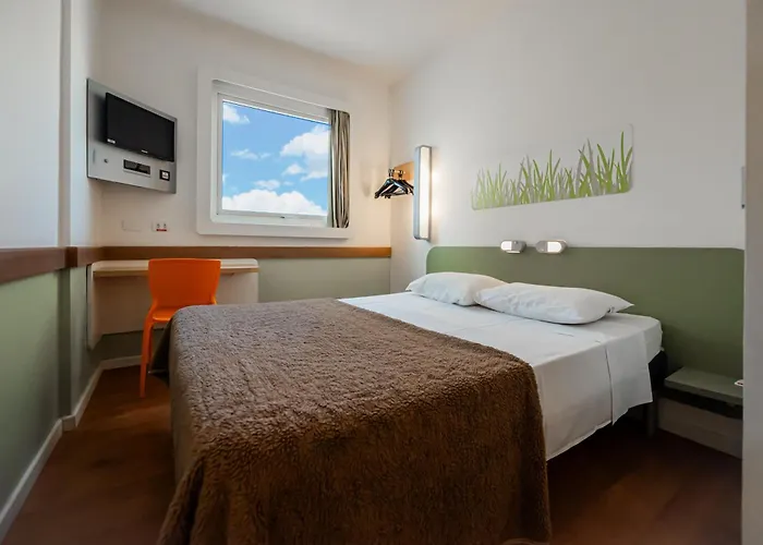 Ibis Budget - Super Economico 2*
