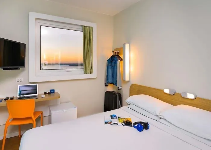 ibis budget Porto Alegre - Centro Histórico, próximo ao Mercado Público, ao Cais Mauá e à Rodoviária Porto Alegre